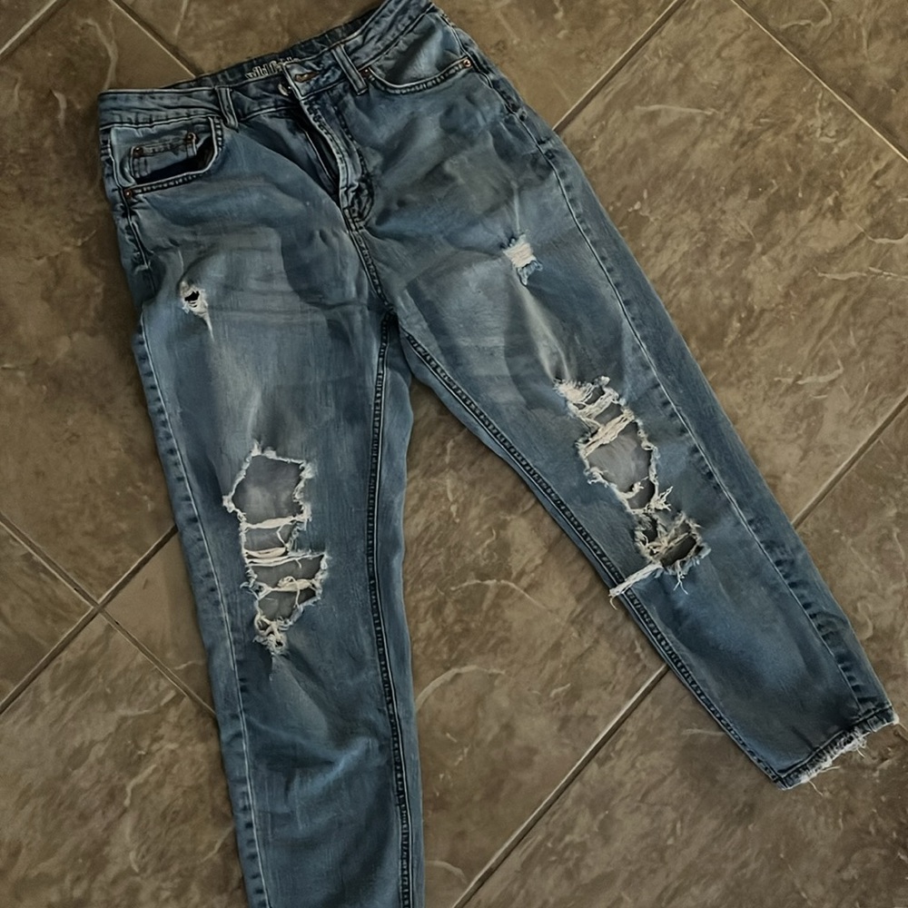 Wild Fable High Rise Ripped Mom jeans | Size 6 | medium-light wash